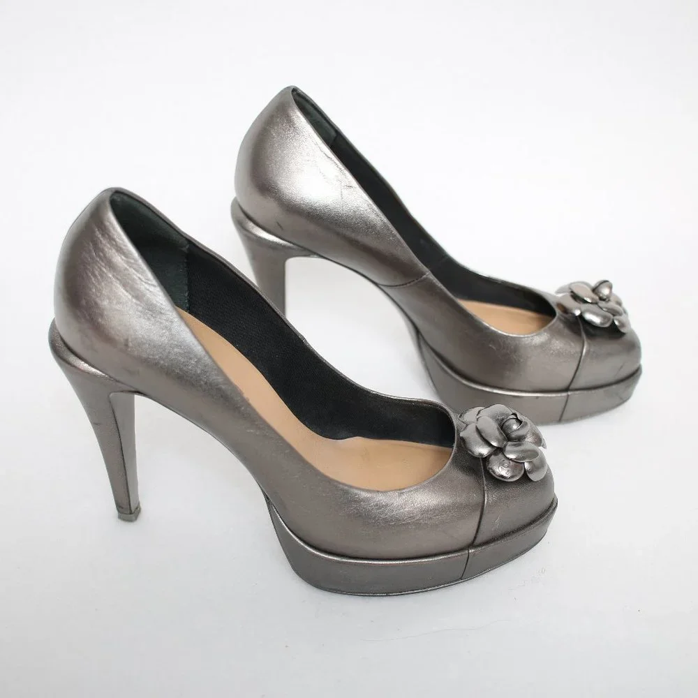 CHANEL Camellia Metallic Silver Leather Pumps Sz 36 - Picture 2 of 13